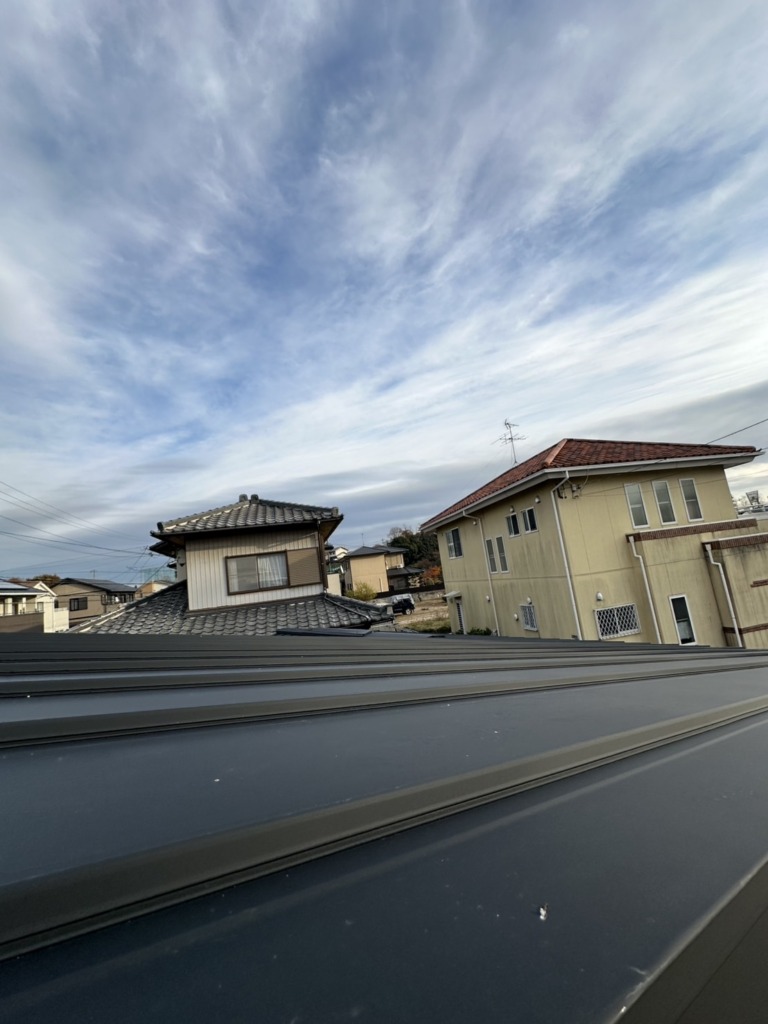 小牧市上末の光仕様の平屋新築に4K8K放送対応BSと地デジ小型フラットアンテナ工事