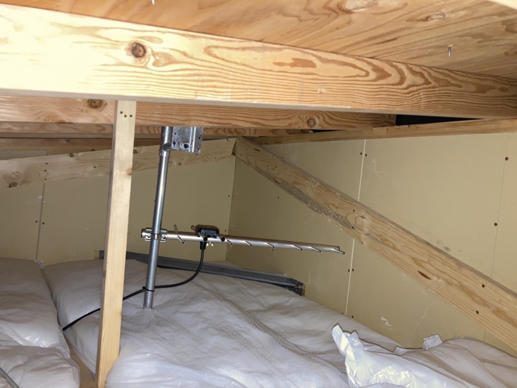 日進市赤池町のとても電波状況が良好な地域での屋根裏アンテナ工事