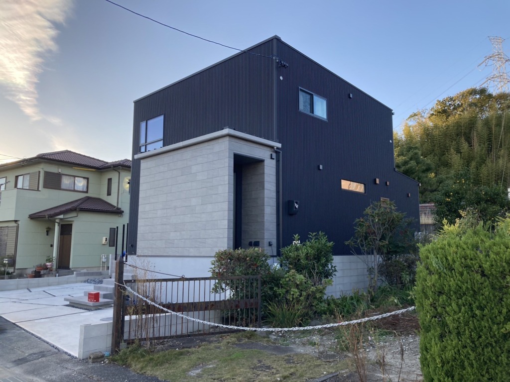 日進市藤島町のガルバリウム外壁新築での屋根裏アンテナ工事