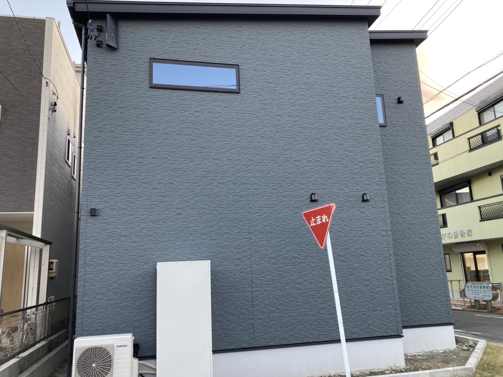 名古屋市中村区猪之越町の新築にお洒落なブラック仕様デザインアンテナ壁面工事