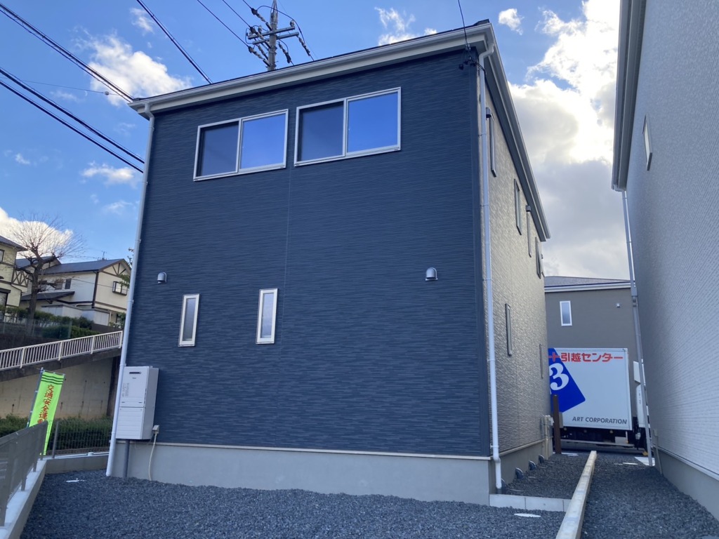 尾張旭市大塚町の新築で今日も当店一番人気の屋根裏アンテナ工事