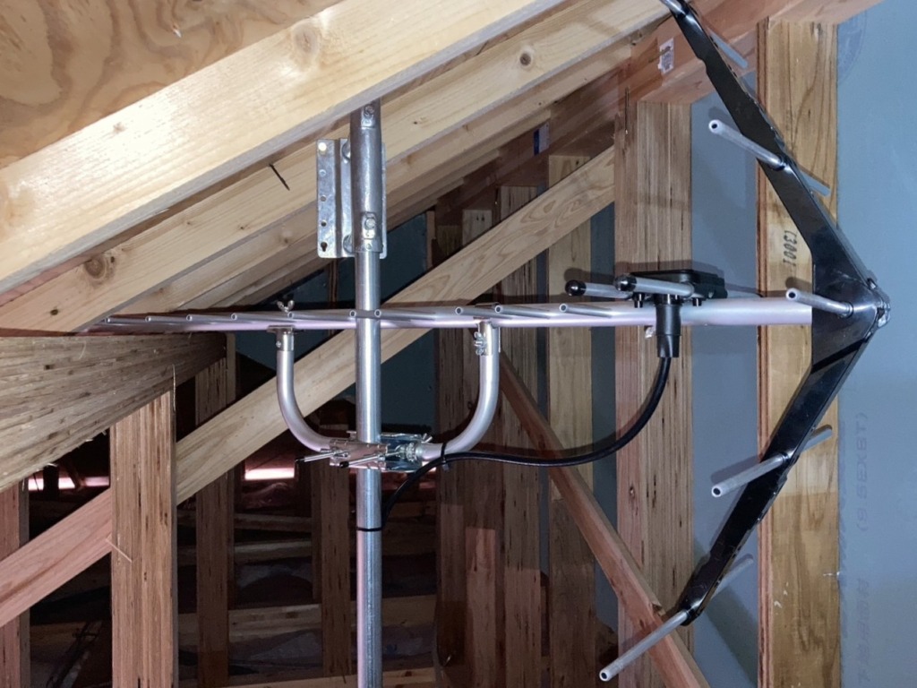 名古屋市緑区篭山の新築に台風でも安心の地デジ屋根裏アンテナ工事