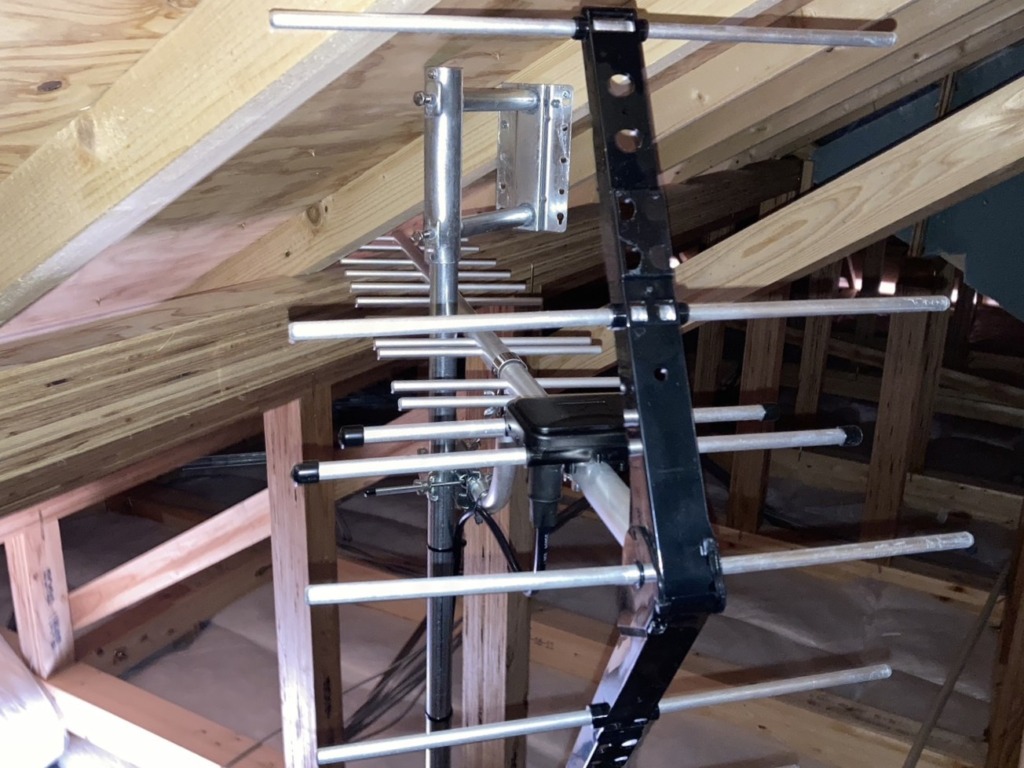 名古屋市緑区篭山の新築に台風でも安心の地デジ屋根裏アンテナ工事