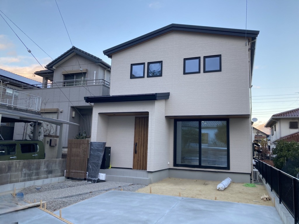 岡崎市竜美台の新築に災害に強いデザインアンテナ壁面工事