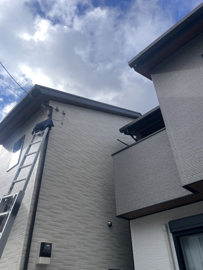 京都市右京区嵯峨野南浦町の新築に災害に強いデザインアンテナ壁面工事