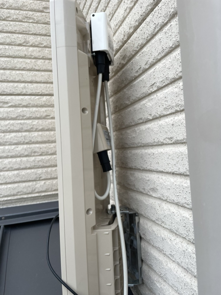 大阪市城東区今福東の3階建て既存住宅でのデザインアンテナ壁面工事