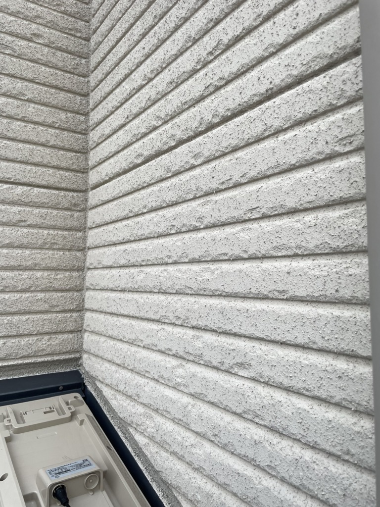 大阪市城東区今福東の3階建て既存住宅でのデザインアンテナ壁面工事