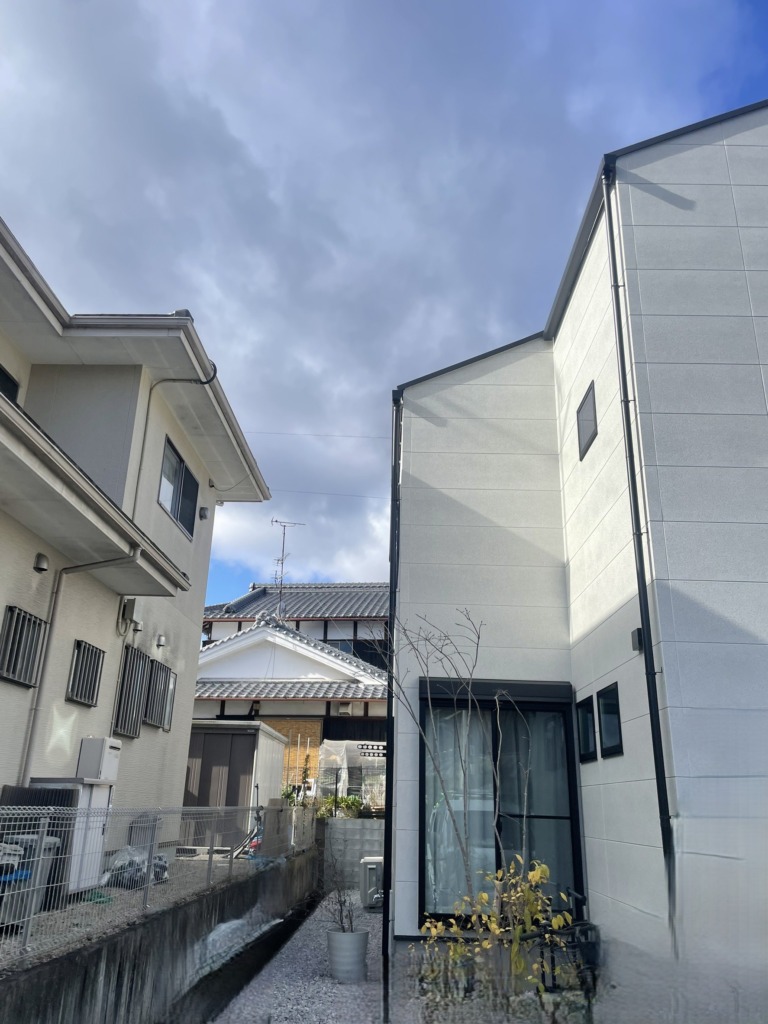 大津市千町の新築住宅に台風でも安心の地デジ屋根裏アンテナ工事