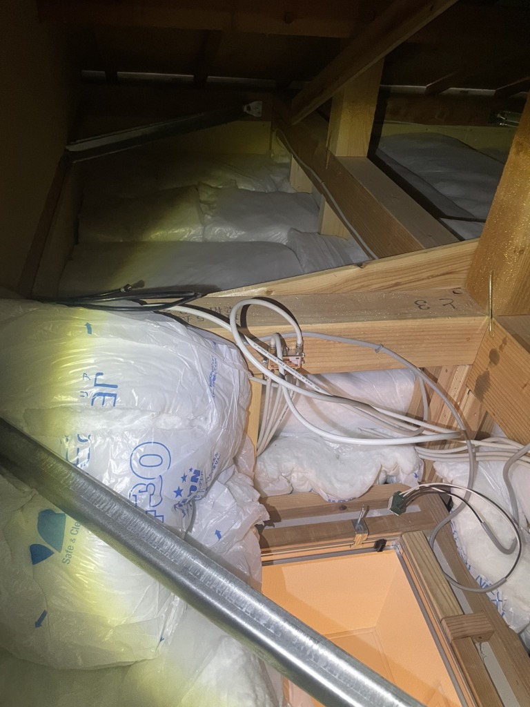 大津市千町の新築住宅に台風でも安心の地デジ屋根裏アンテナ工事