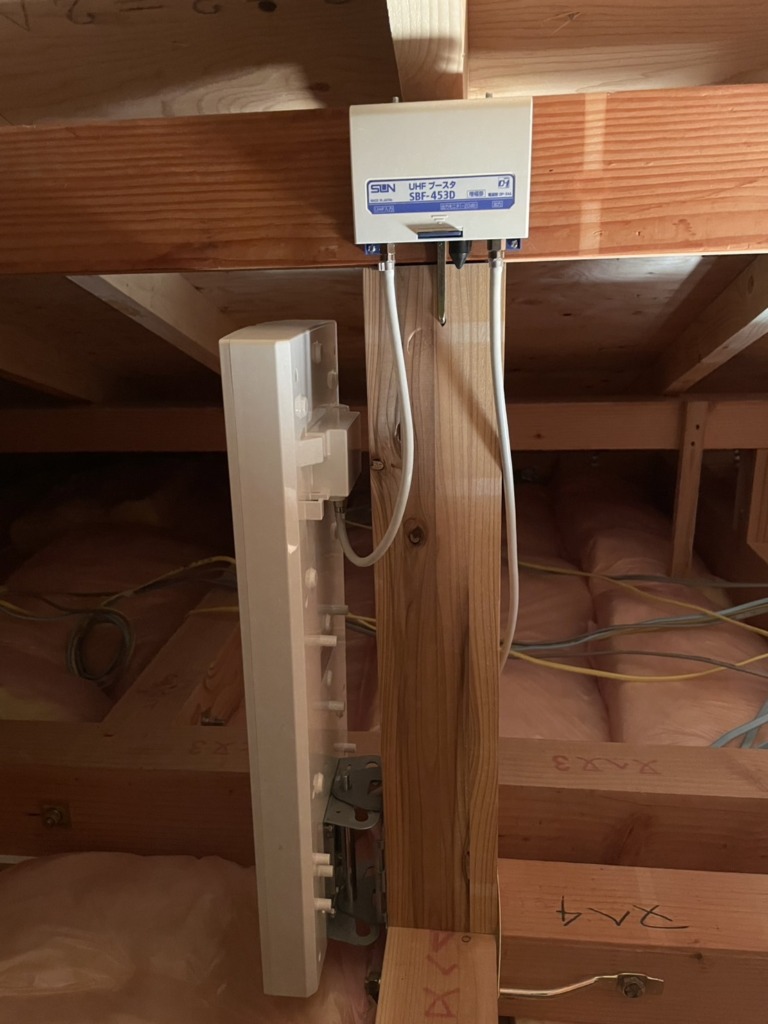 川崎市多摩区登戸新町の新築に建物の外観が気にならない地デジ屋根裏アンテナ工事