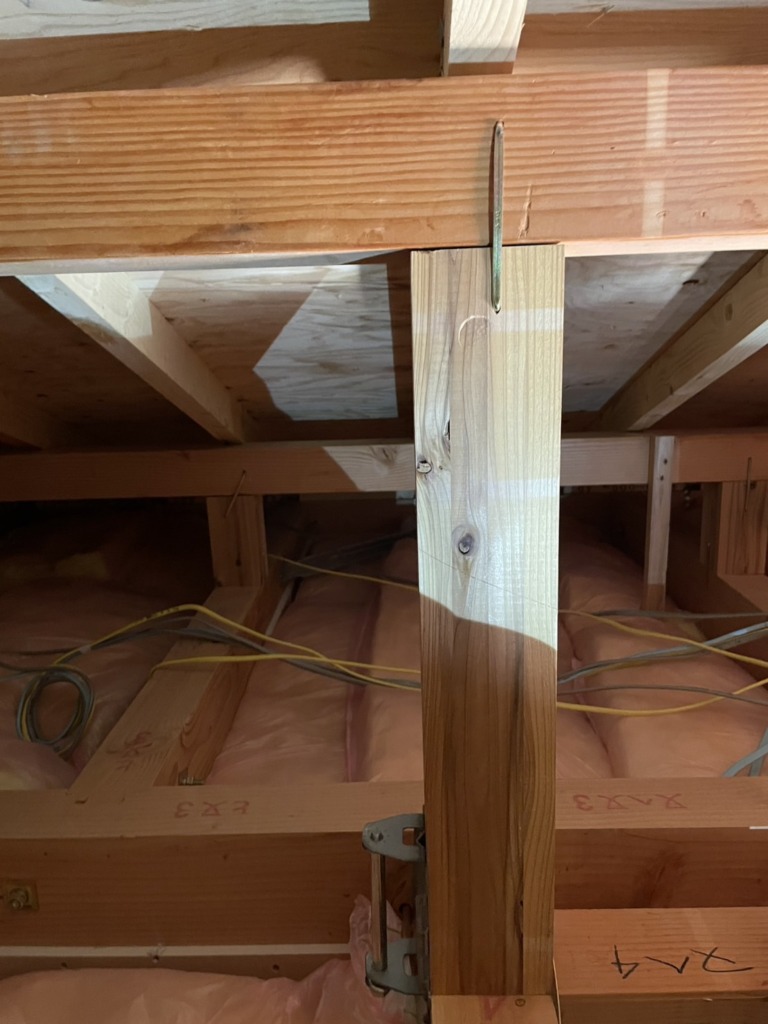 川崎市多摩区登戸新町の新築に建物の外観が気にならない地デジ屋根裏アンテナ工事