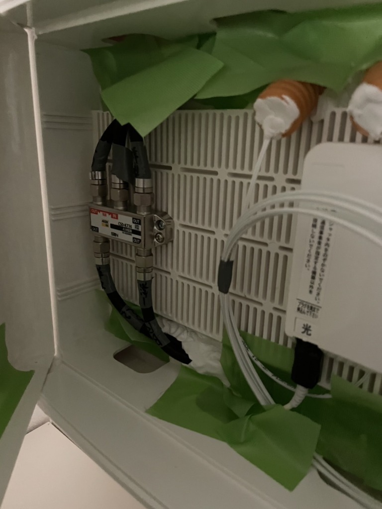 横浜市鶴見区寺谷の3階建て新築でのデザインアンテナ壁面工事