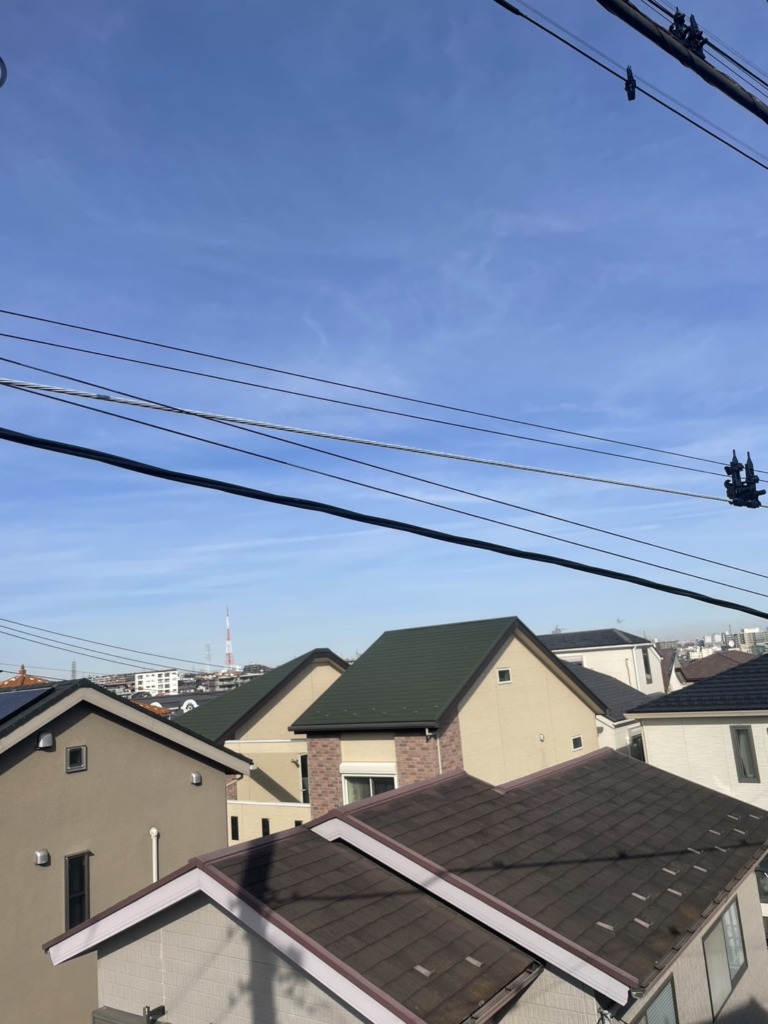 横浜市鶴見区寺谷の3階建て新築でのデザインアンテナ壁面工事