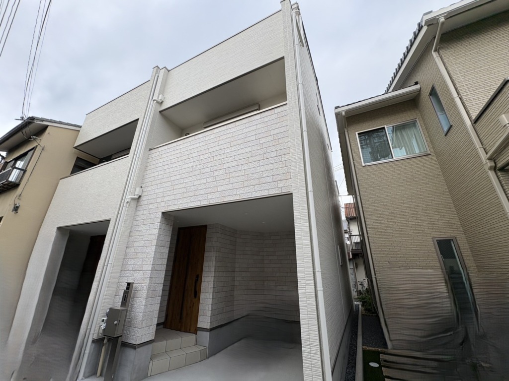 京都市中京区壬生下溝町の3階建て新築にお洒落なデザインアンテナ壁面工事