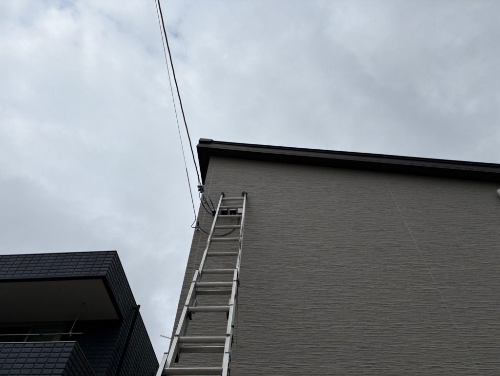 栗東市下鈎の新築にお洒落なデザインアンテナ壁面工事