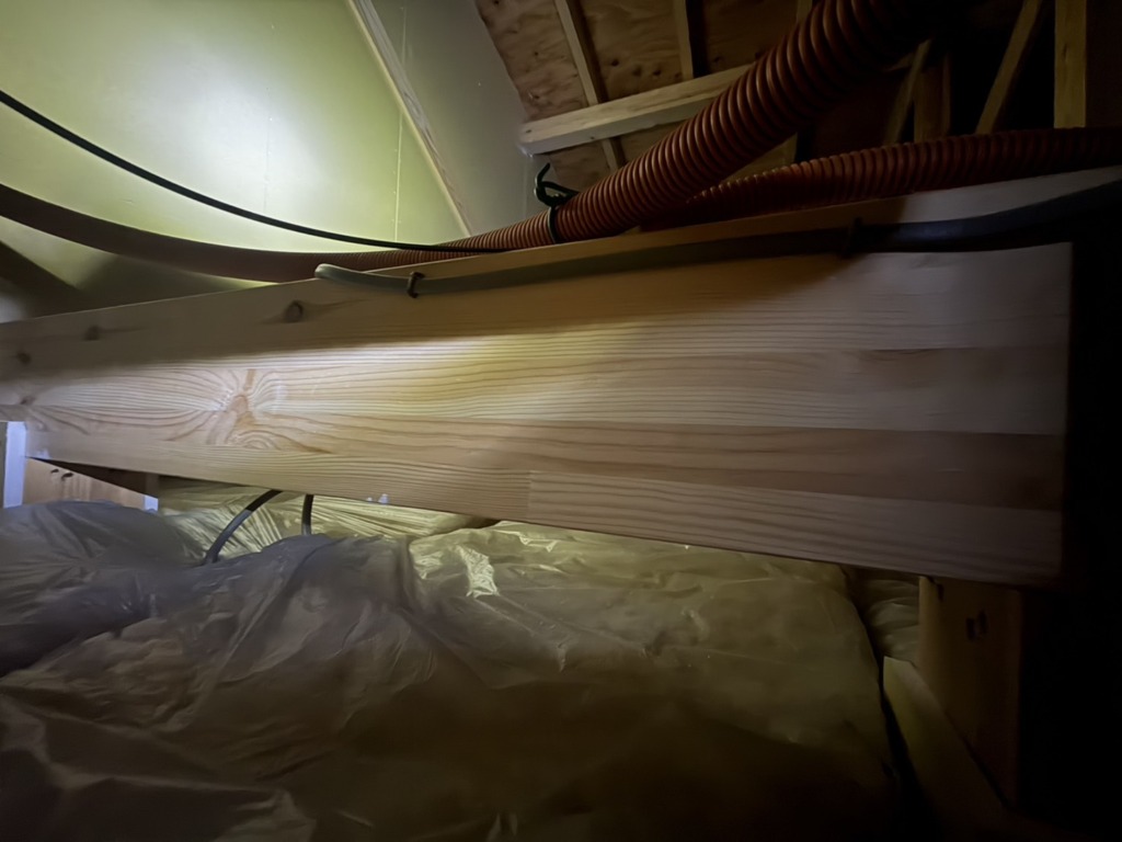 彦根市柳川町の平屋新築に建物の外観が気にならない地デジ屋根裏アンテナ工事