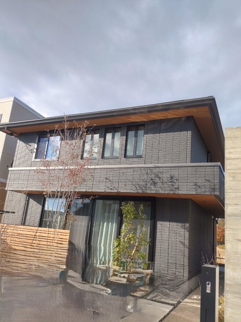 長久手市横道の新築に4K8K放送対応BSと地上波デザインアンテナ壁面工事