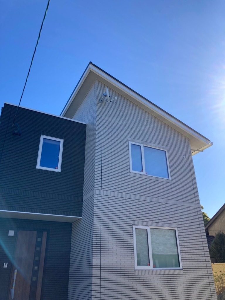浜松市中央区笠井町のタイル外壁の新築に4K8K放送対応BSと地デジ屋根裏アンテナ工事