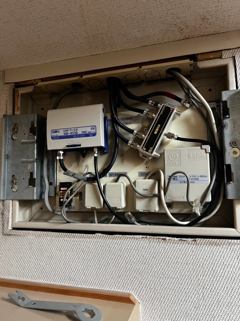 名古屋市西区歌里町の既存住宅でアンテナ老朽化に伴いデザインアンテナへの交換工事