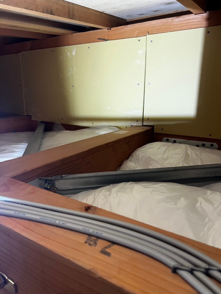 長久手市喜婦嶽の新築住宅で建物の外観が気にならない地デジ屋根裏アンテナ工事