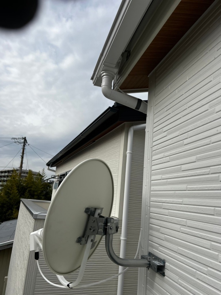 刈谷市重原本町の新築に4K8K放送対応BSと地上波デジタル放送デザインアンテナ壁面工事