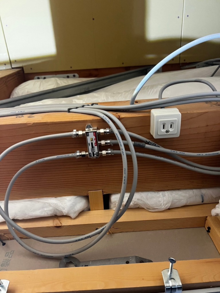 長久手市喜婦嶽の新築住宅で建物の外観が気にならない地デジ屋根裏アンテナ工事