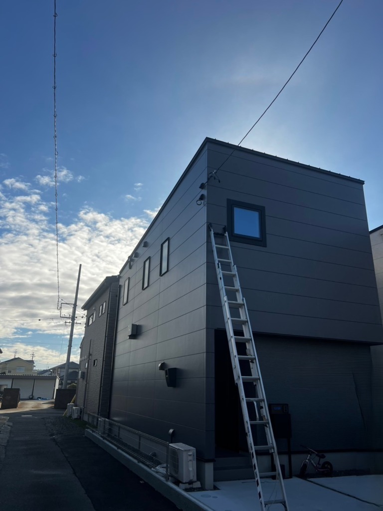 名古屋市中川区戸田の新築にお洒落なデザインアンテナ壁面工事