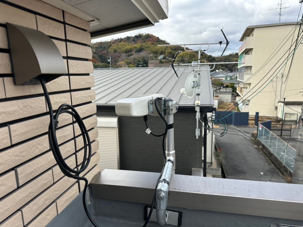 八幡市八幡で光テレビから小型フラットアンテナへの切り替え工事