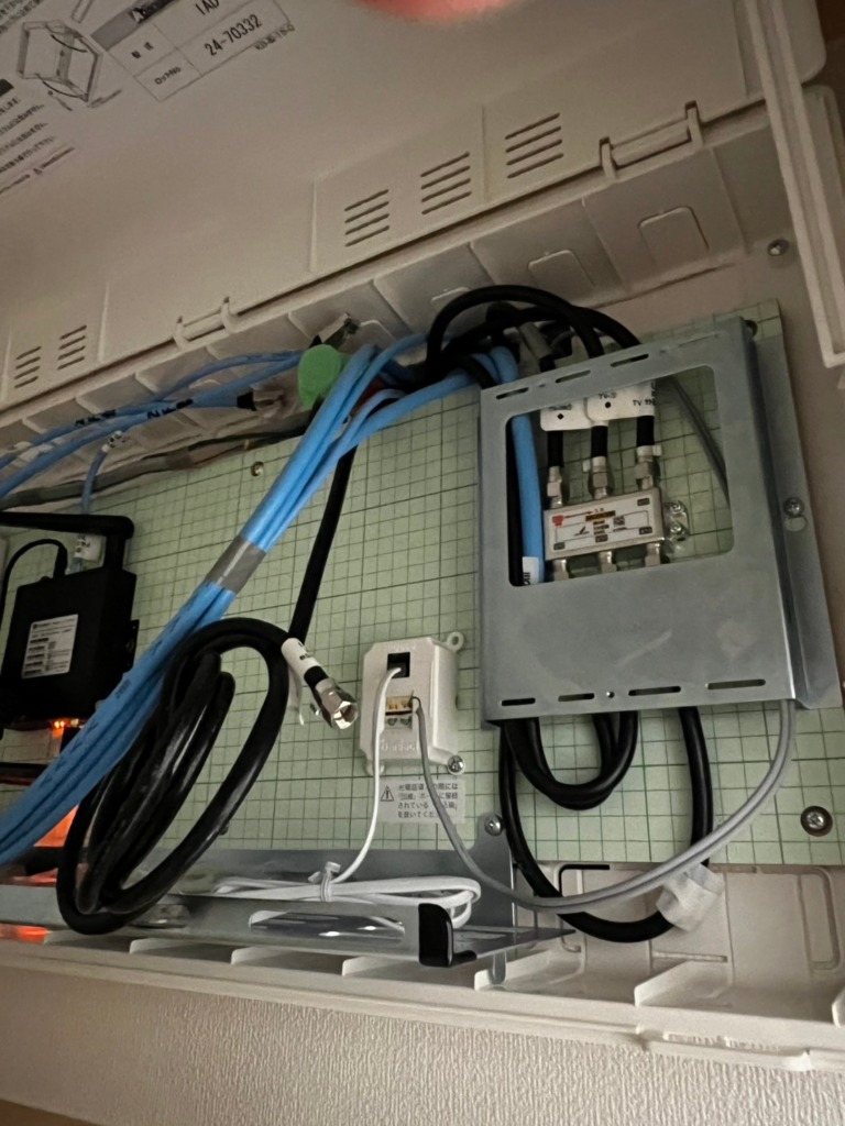 一宮市奥町のタイル外壁新築にデザインアンテナ壁面工事