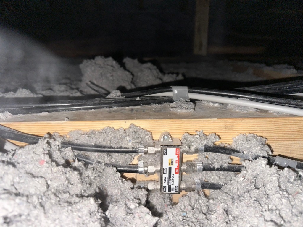 吹田市古江台の比較的新しい既存住宅にユニコーンアンテナ工事