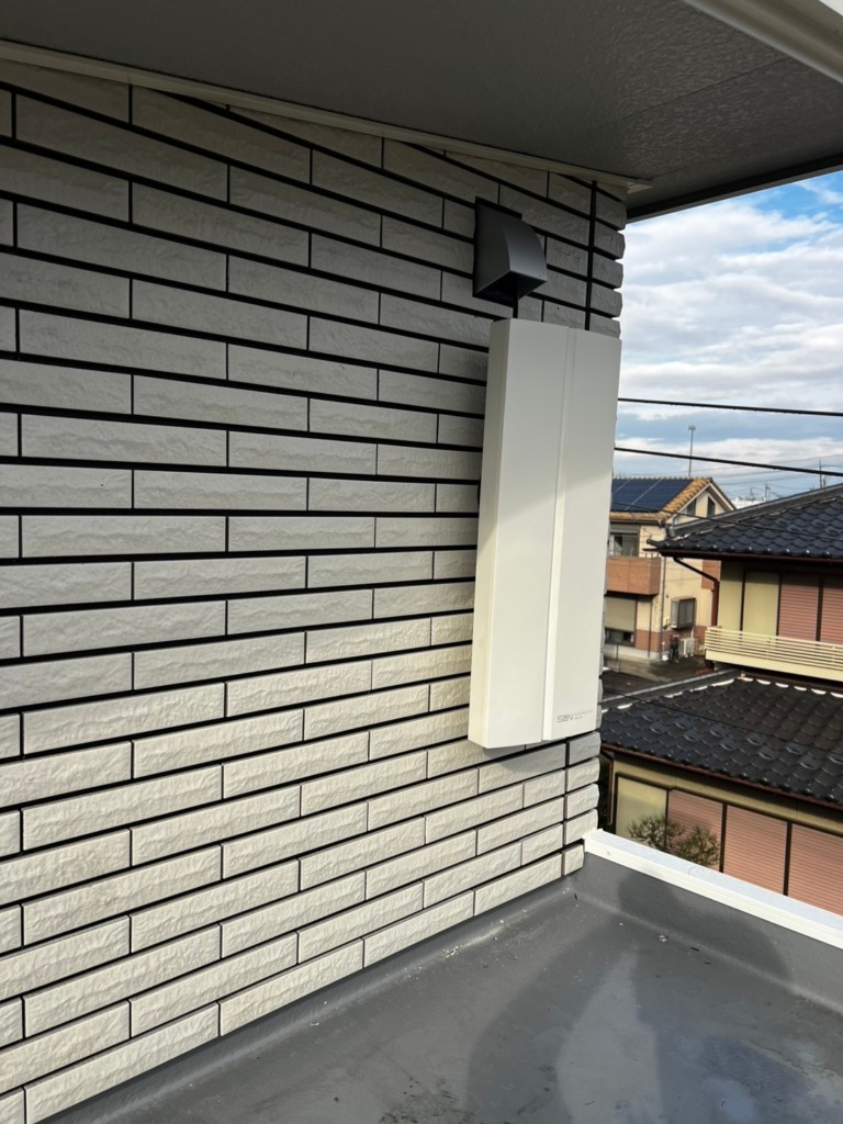 一宮市奥町のタイル外壁新築にデザインアンテナ壁面工事