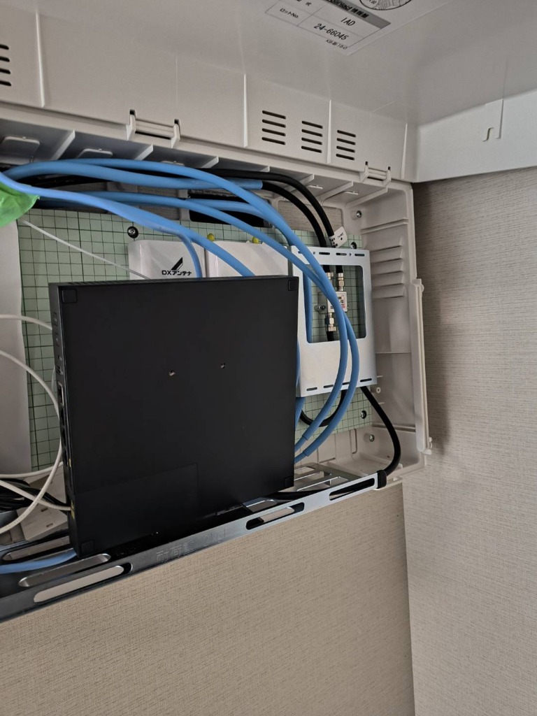 市原市山木のタイル外壁平屋新築にデザインアンテナ壁面工事