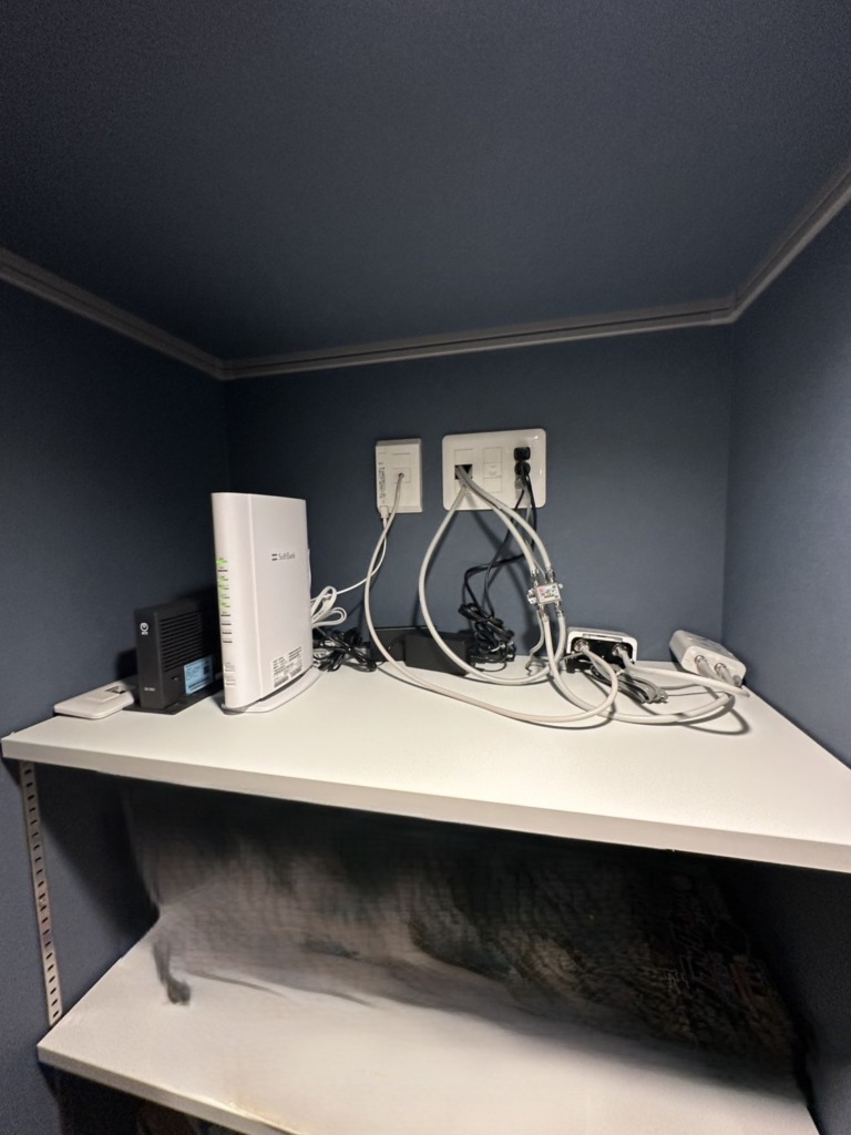 あま市七宝町鯰橋の光仕様のガルバリウム外壁新築にデザインアンテナ壁面工事