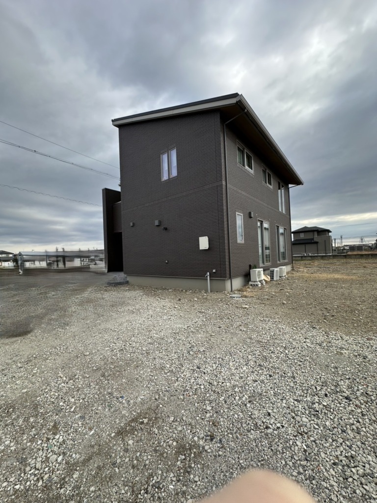 一宮市北方町北方の電波が弱い新築でも、いつもの屋根裏アンテナ工事