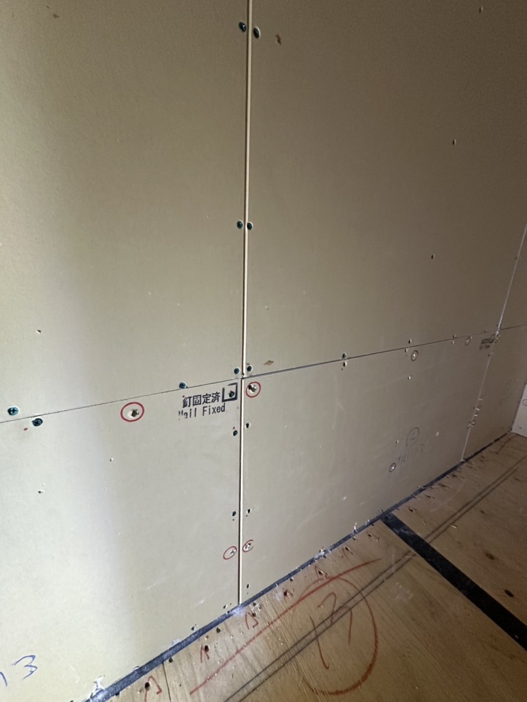 一宮市北方町北方の電波が弱い新築でも、いつもの屋根裏アンテナ工事