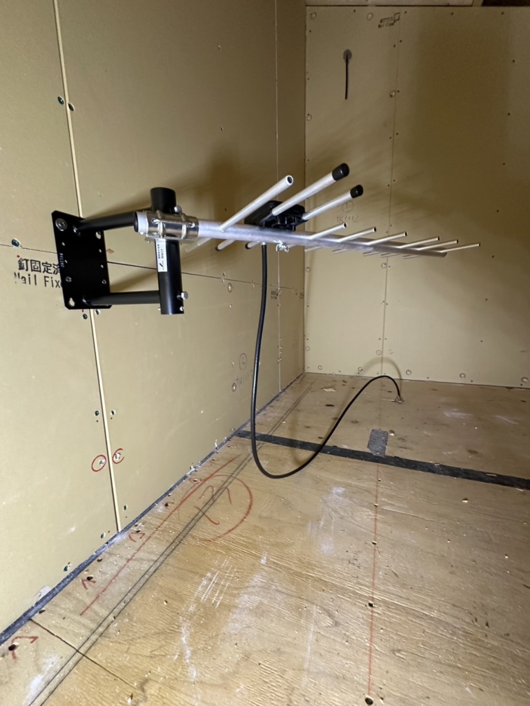 一宮市北方町北方の電波が弱い新築でも、いつもの屋根裏アンテナ工事