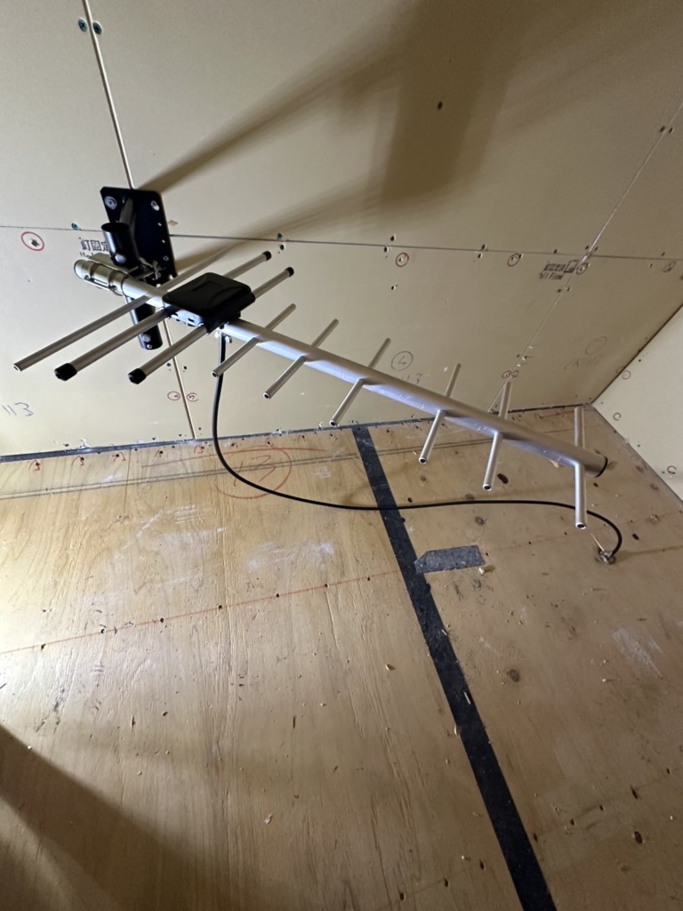 一宮市北方町北方の電波が弱い新築でも、いつもの屋根裏アンテナ工事