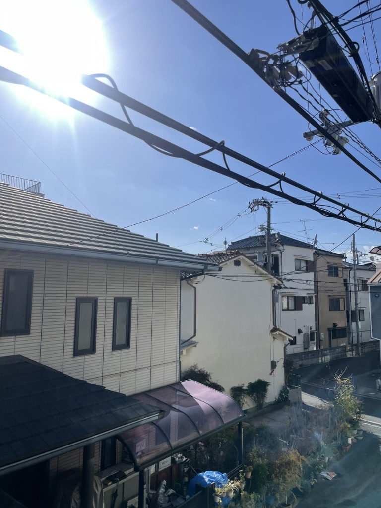 大阪市淀川区十八条の3階建て既存住宅に、挟み込み金具を使用した地デジアンテナ工事