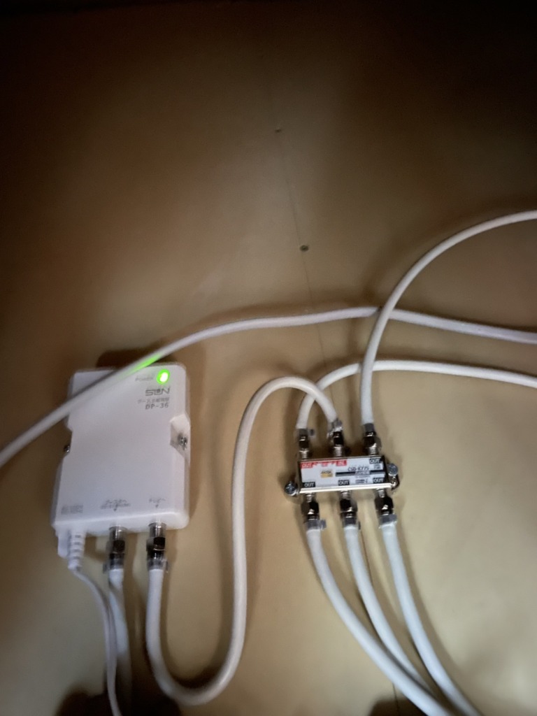 川崎市高津区千年の3階建て新築に4K8K放送対応BSと地上波デジタル放送デザインアンテナ工事