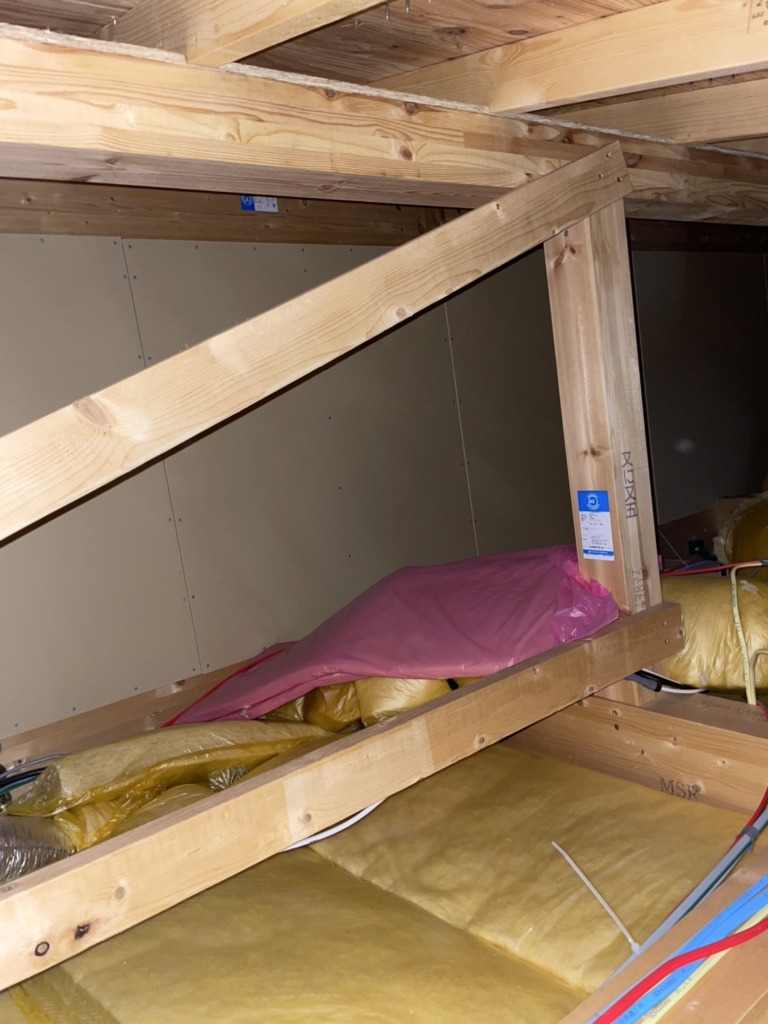 相模原市南区上鶴間本町の新築に台風でも安心の地上波デジタル放送屋根裏アンテナ工事