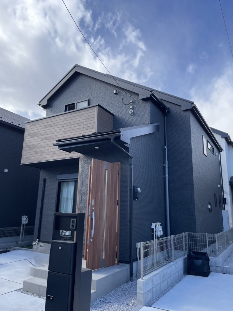 東村山市萩山町の新築にお洒落なデザインアンテナ壁面工事