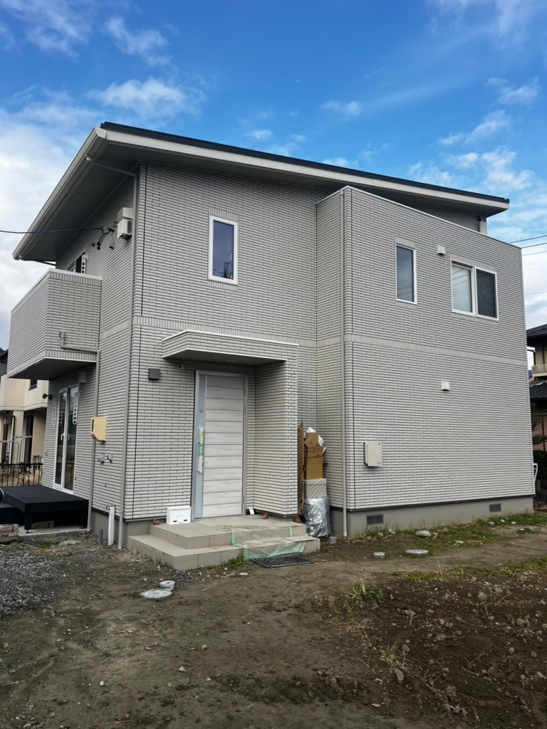 一宮市奥町のタイル外壁新築にデザインアンテナ壁面工事