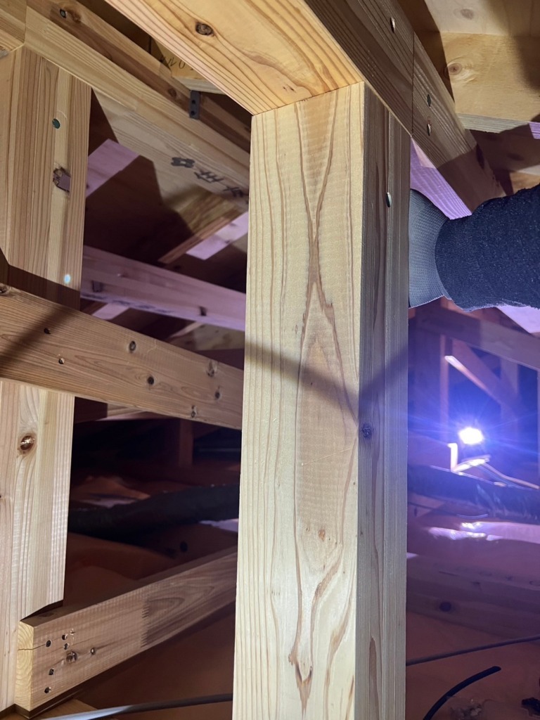 瀬戸市中水野町の住友林業既存住宅に外から見えない屋根裏地上波デジタル放送アンテナ工事