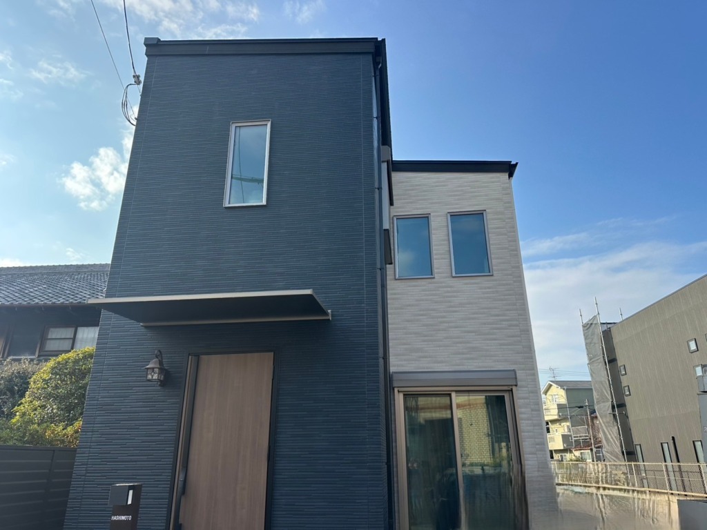 八尾市相生町の光仕様の小林住宅新築でのデザインアンテナ壁面工事