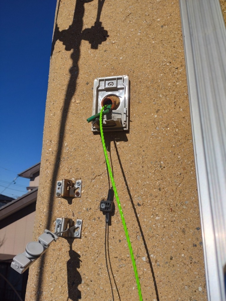 西尾市田貫町の光仕様既存住宅で光テレビから小型フラット地デジアンテナへの切り替え工事