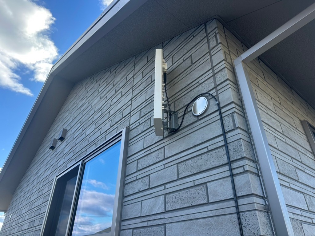 伊勢市小俣町本町のミサワホーム新築へのお洒落なデザインアンテナ壁面工事