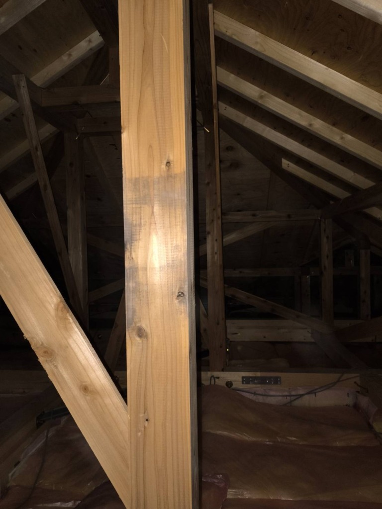 富士見市水子の旭ハウジング様新築に台風でも安心の地デジ屋根裏アンテナ工事