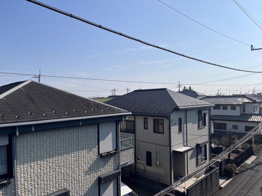 川越市霞ケ関北の太陽光パネルがある川越設計事務所新築にデザインアンテナ壁面工事