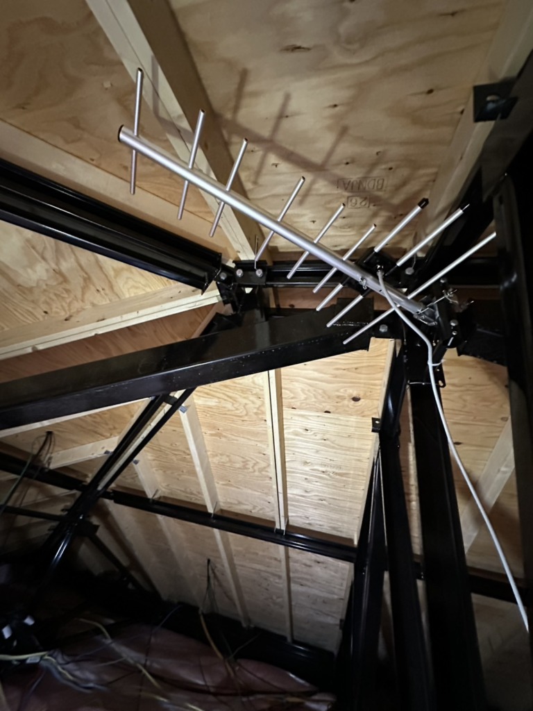 稲沢市北市場本町の大和ハウス軽量鉄骨造新築に災害に強い屋根裏アンテナ工事