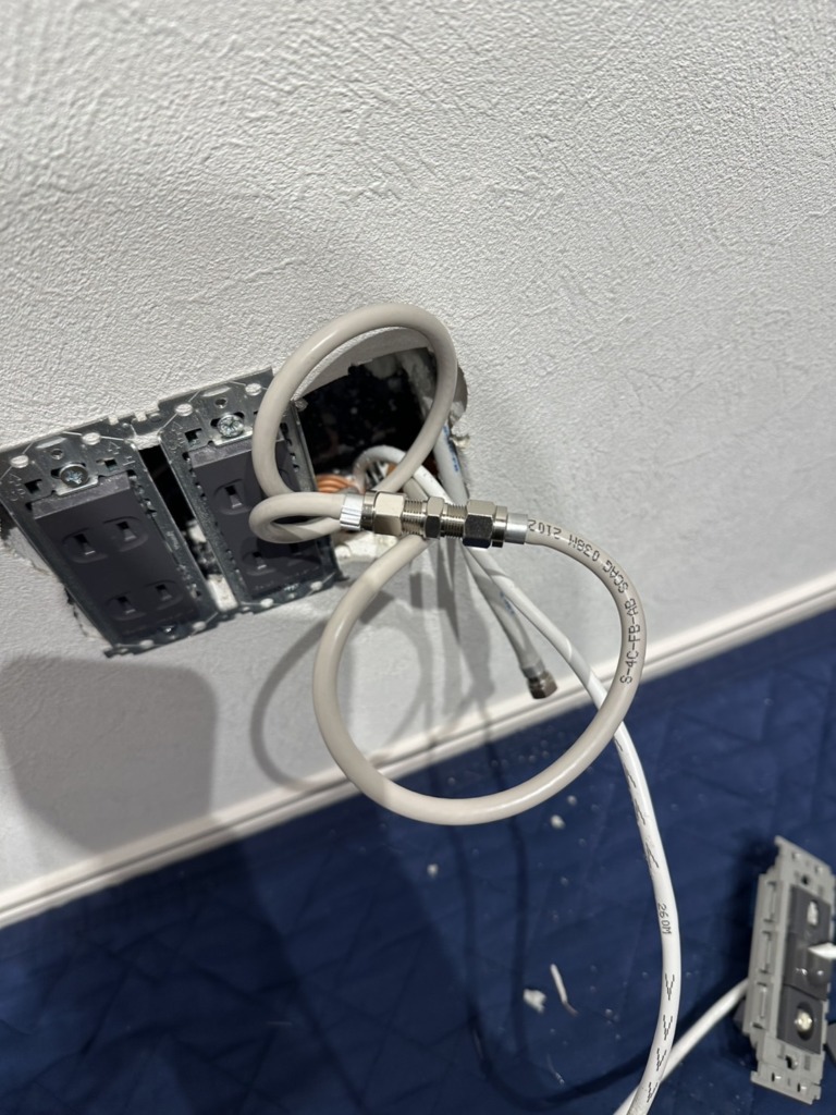 瑞穂市本田の光仕様新築に4K8KBSと地上波デジタル放送テレビアンテナ工事